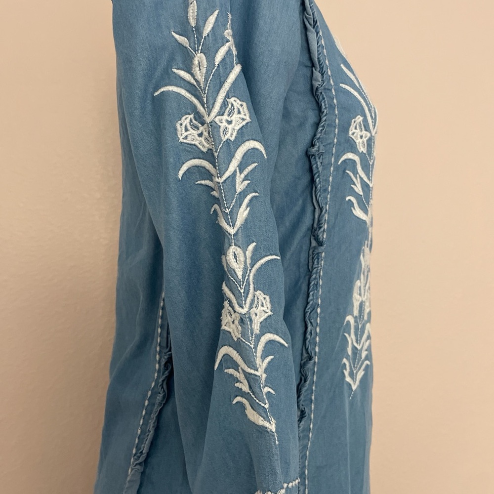 Goodnight Macaroon Blue Dress with‎ White Embroidery - Picture 2 of 9